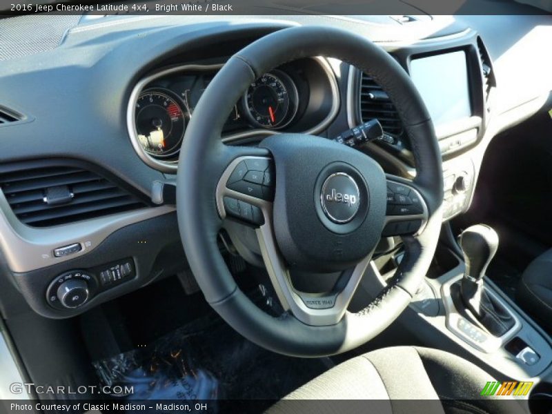 Bright White / Black 2016 Jeep Cherokee Latitude 4x4
