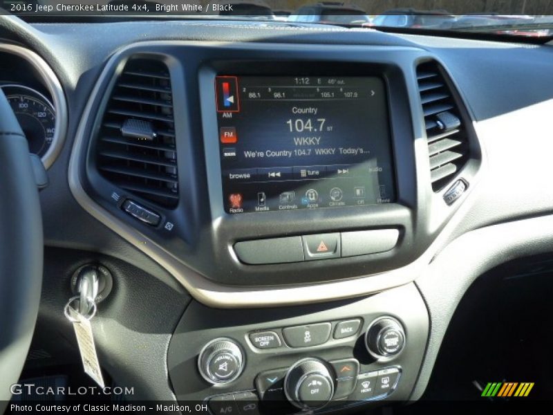 Bright White / Black 2016 Jeep Cherokee Latitude 4x4