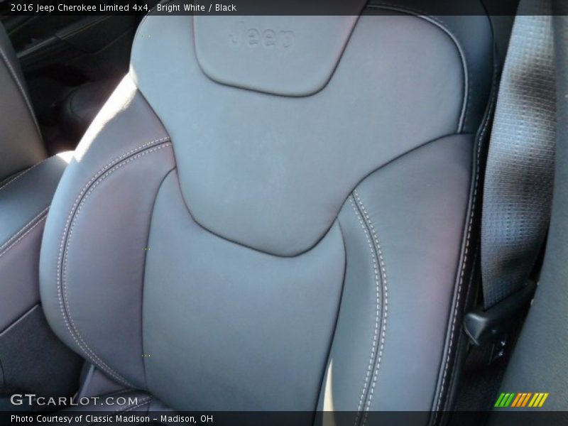 Bright White / Black 2016 Jeep Cherokee Limited 4x4