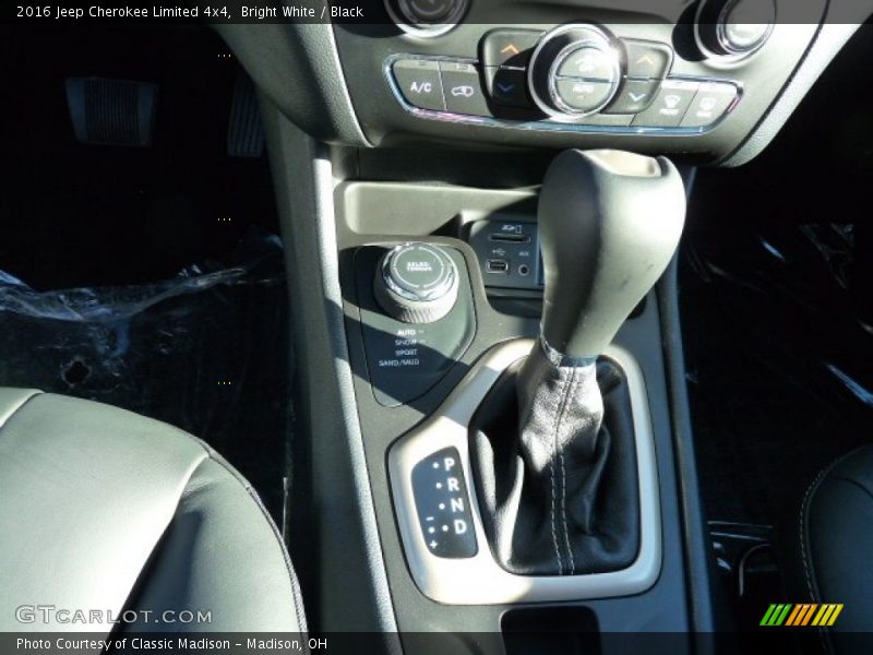 Bright White / Black 2016 Jeep Cherokee Limited 4x4