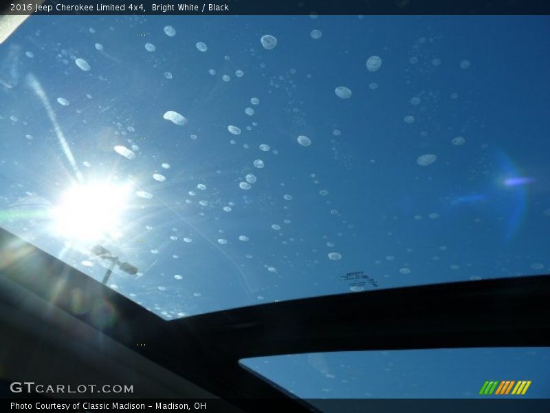 Bright White / Black 2016 Jeep Cherokee Limited 4x4