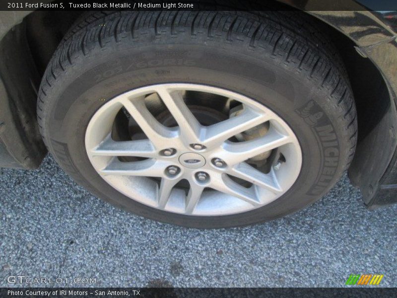 Tuxedo Black Metallic / Medium Light Stone 2011 Ford Fusion S