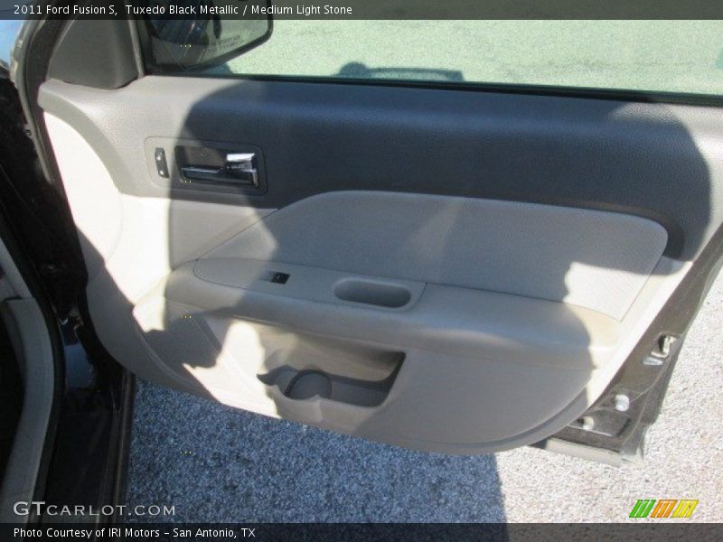Tuxedo Black Metallic / Medium Light Stone 2011 Ford Fusion S