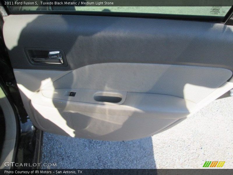 Tuxedo Black Metallic / Medium Light Stone 2011 Ford Fusion S