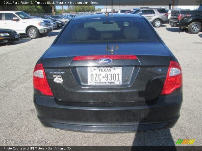 Tuxedo Black Metallic / Medium Light Stone 2011 Ford Fusion S