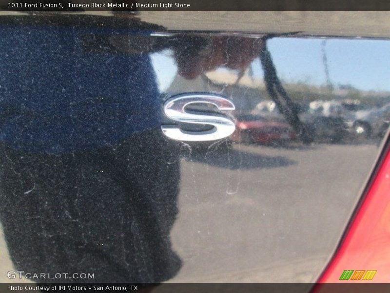 Tuxedo Black Metallic / Medium Light Stone 2011 Ford Fusion S