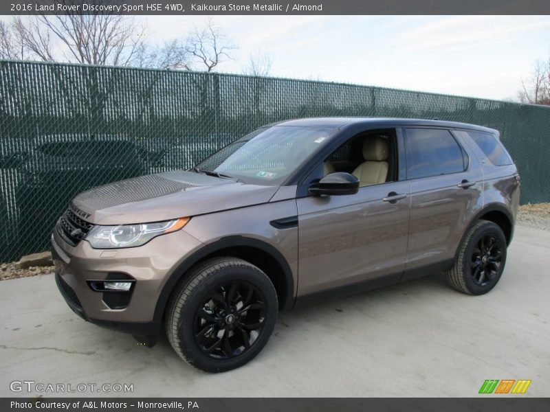 Front 3/4 View of 2016 Discovery Sport HSE 4WD