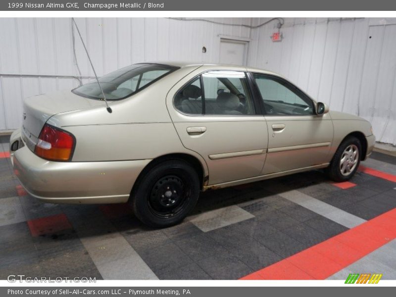 Champagne Metallic / Blond 1999 Nissan Altima GXE