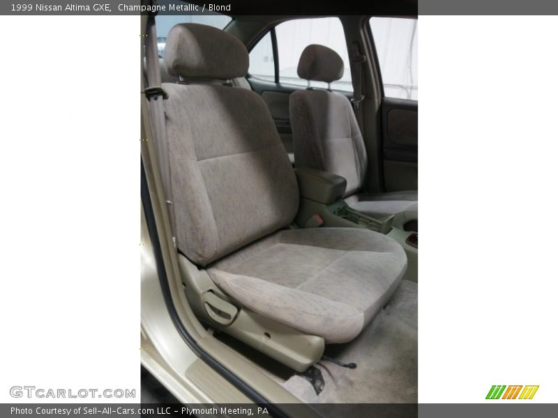 Champagne Metallic / Blond 1999 Nissan Altima GXE