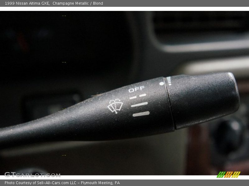 Champagne Metallic / Blond 1999 Nissan Altima GXE