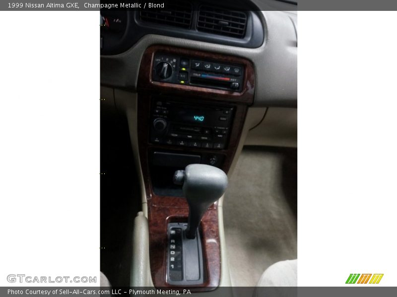 Champagne Metallic / Blond 1999 Nissan Altima GXE