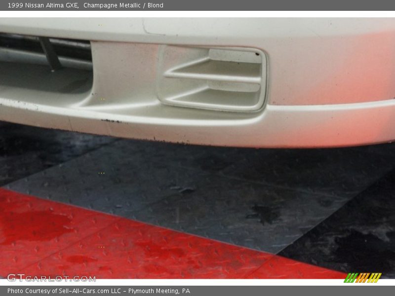 Champagne Metallic / Blond 1999 Nissan Altima GXE