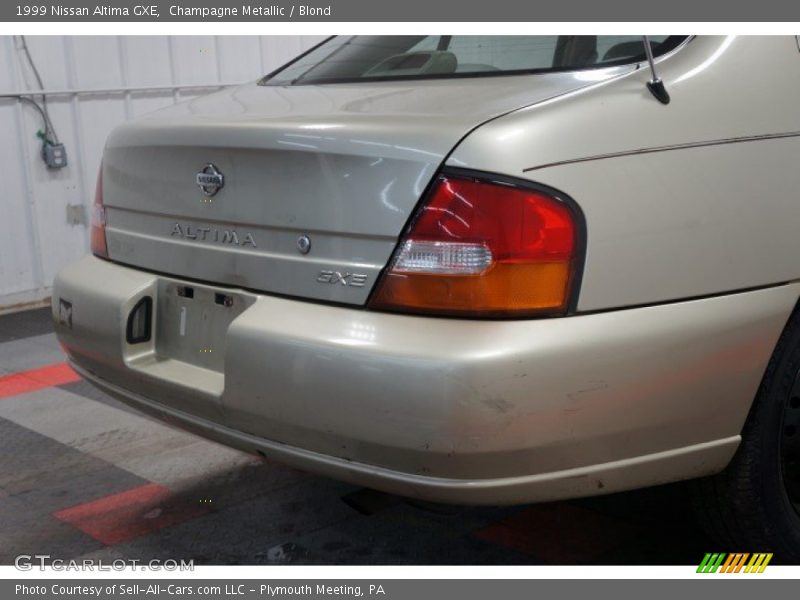 Champagne Metallic / Blond 1999 Nissan Altima GXE