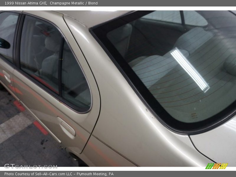 Champagne Metallic / Blond 1999 Nissan Altima GXE