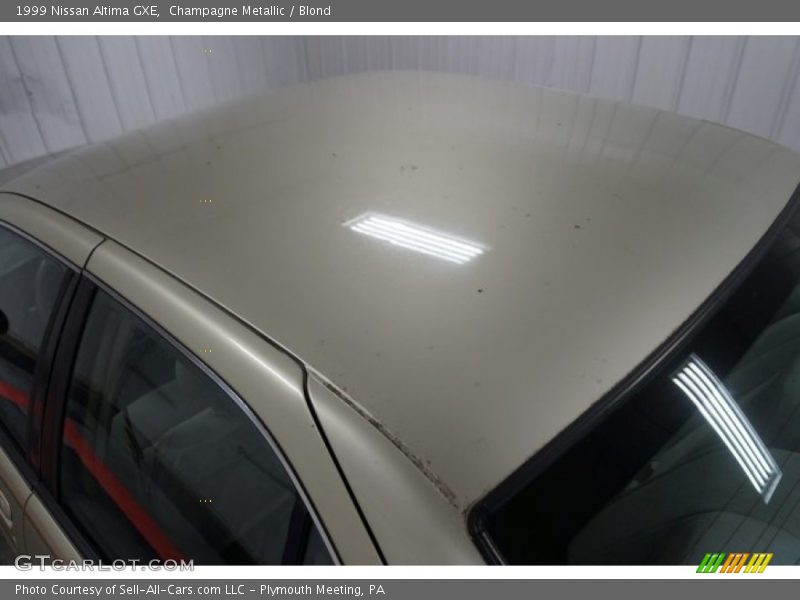 Champagne Metallic / Blond 1999 Nissan Altima GXE