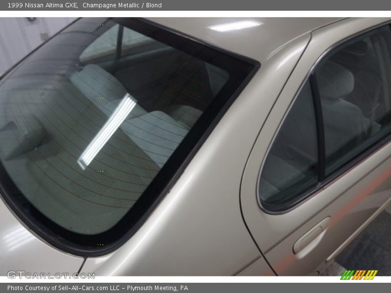 Champagne Metallic / Blond 1999 Nissan Altima GXE