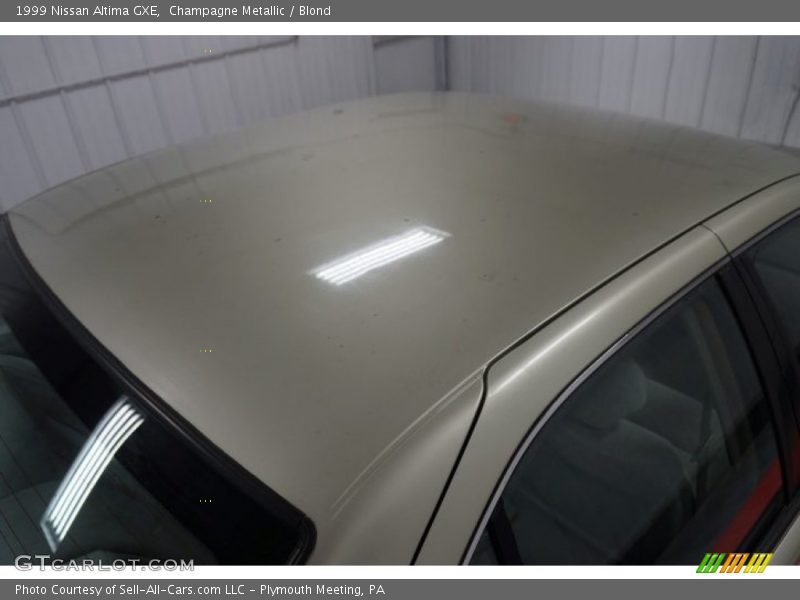Champagne Metallic / Blond 1999 Nissan Altima GXE
