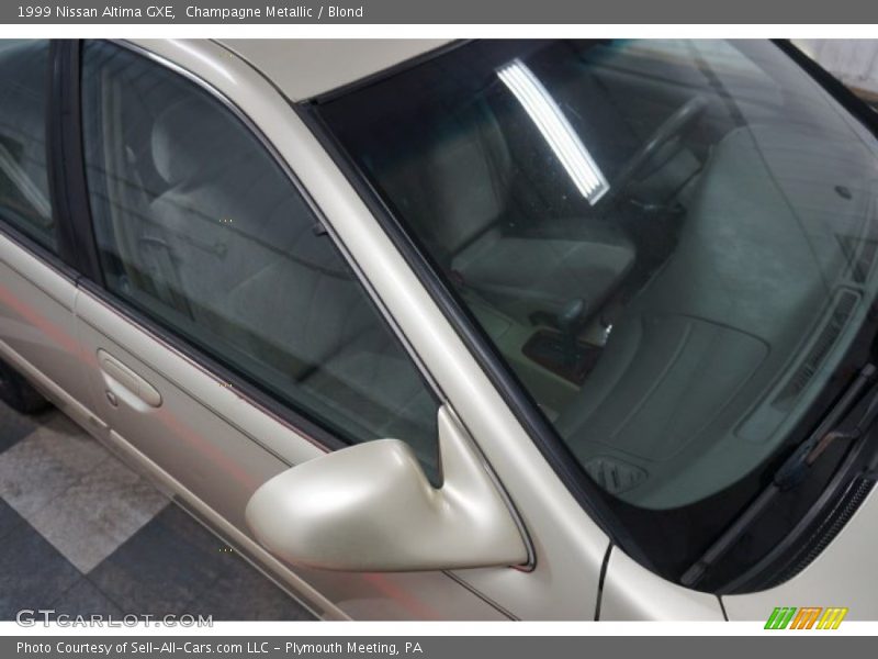 Champagne Metallic / Blond 1999 Nissan Altima GXE