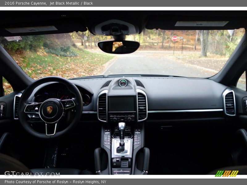 Jet Black Metallic / Black 2016 Porsche Cayenne