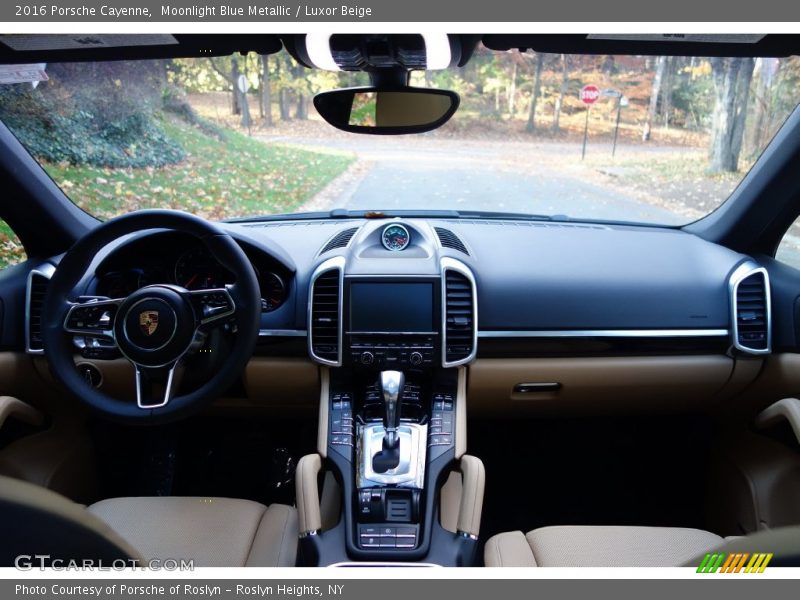 Moonlight Blue Metallic / Luxor Beige 2016 Porsche Cayenne