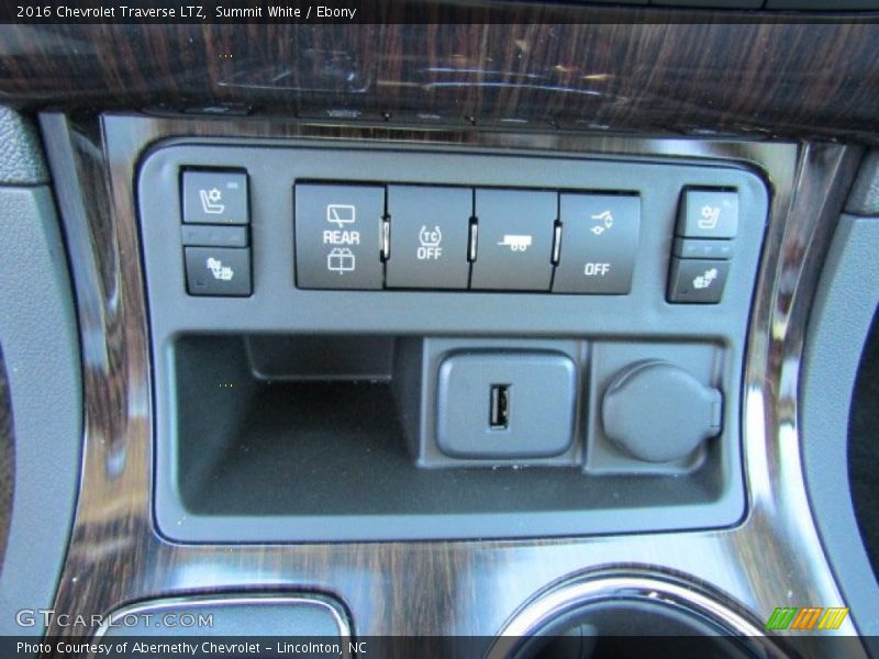 Summit White / Ebony 2016 Chevrolet Traverse LTZ