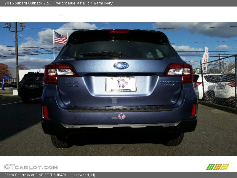 Twilight Blue Metallic / Warm Ivory 2016 Subaru Outback 2.5i
