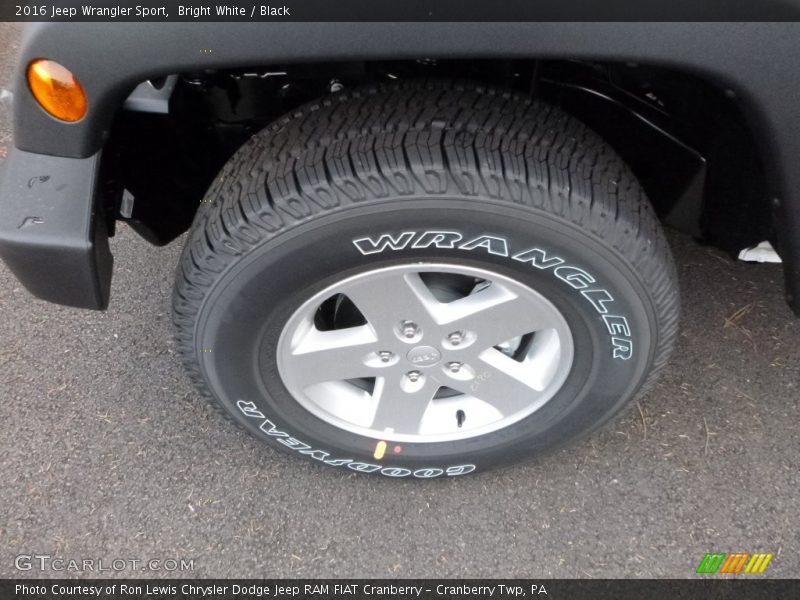 Bright White / Black 2016 Jeep Wrangler Sport