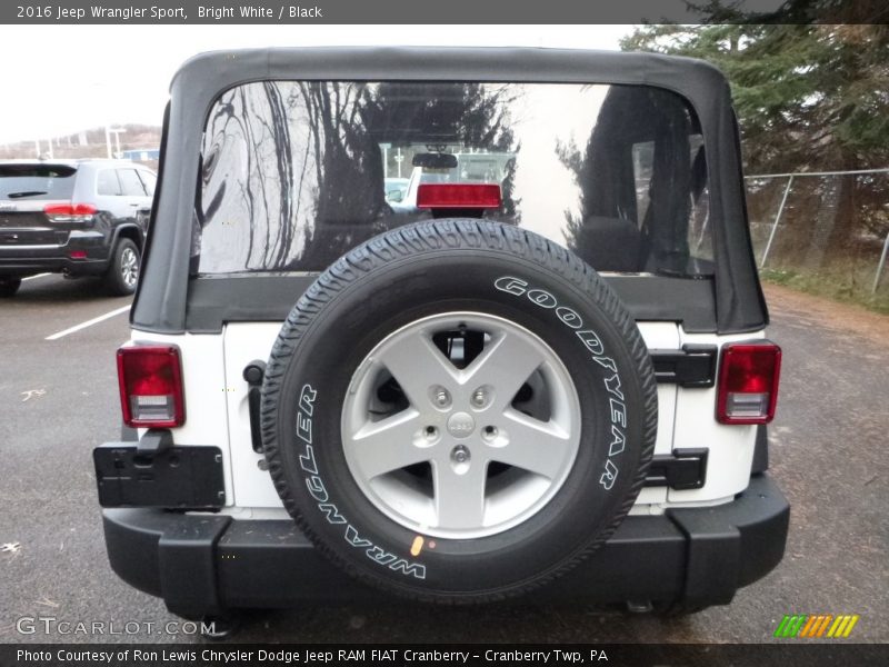 Bright White / Black 2016 Jeep Wrangler Sport