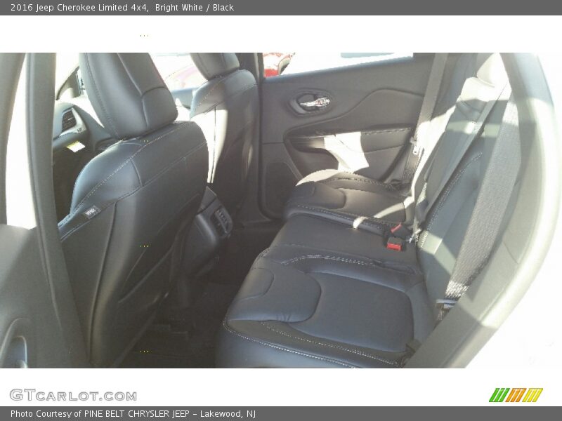 Bright White / Black 2016 Jeep Cherokee Limited 4x4