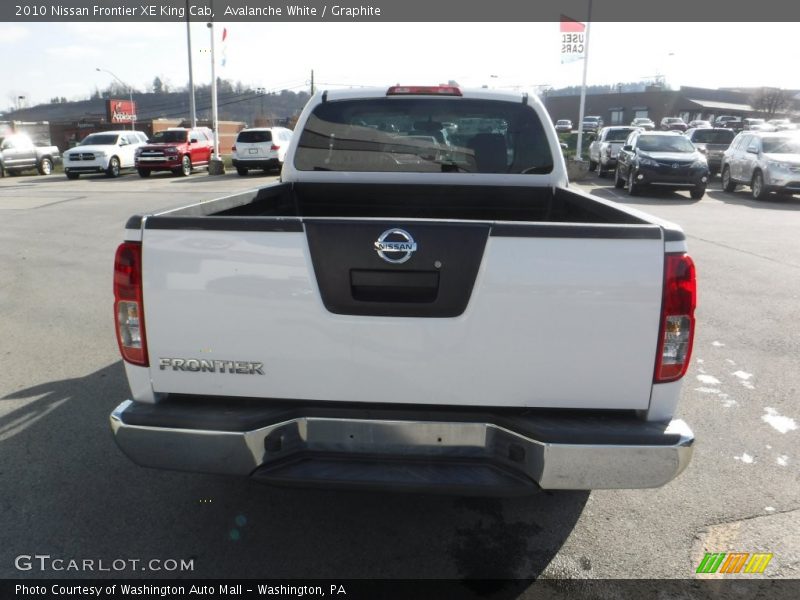 Avalanche White / Graphite 2010 Nissan Frontier XE King Cab