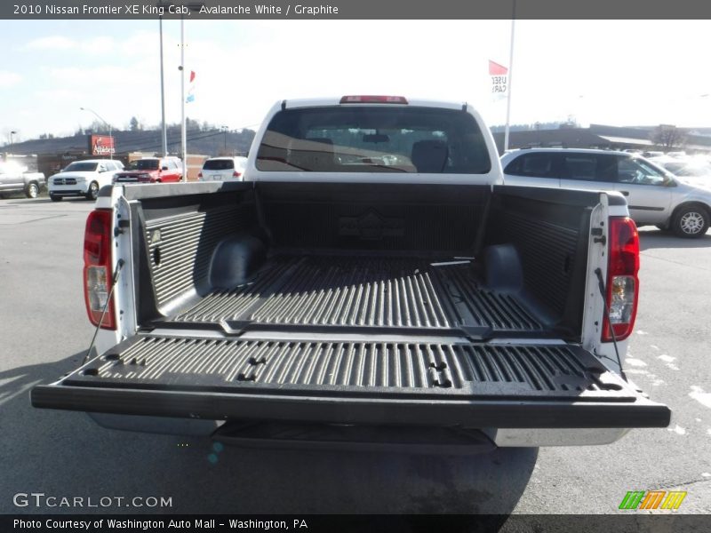 Avalanche White / Graphite 2010 Nissan Frontier XE King Cab