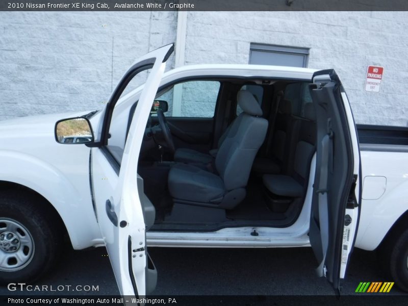 Avalanche White / Graphite 2010 Nissan Frontier XE King Cab