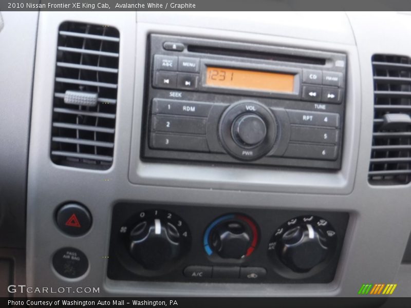 Avalanche White / Graphite 2010 Nissan Frontier XE King Cab