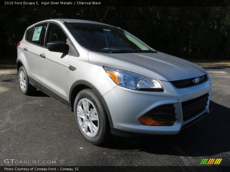 Ingot Silver Metallic / Charcoal Black 2016 Ford Escape S
