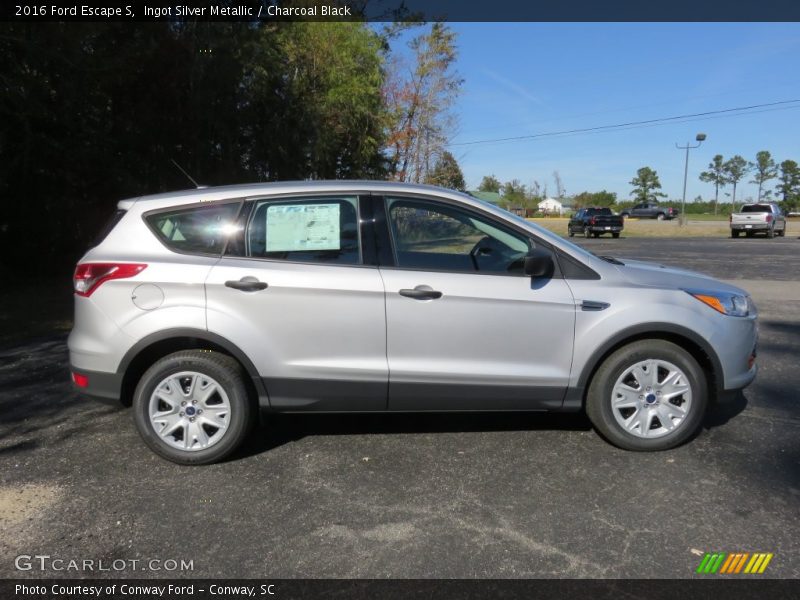 Ingot Silver Metallic / Charcoal Black 2016 Ford Escape S