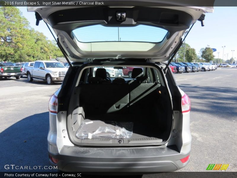 Ingot Silver Metallic / Charcoal Black 2016 Ford Escape S