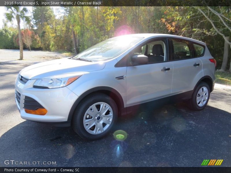 Ingot Silver Metallic / Charcoal Black 2016 Ford Escape S