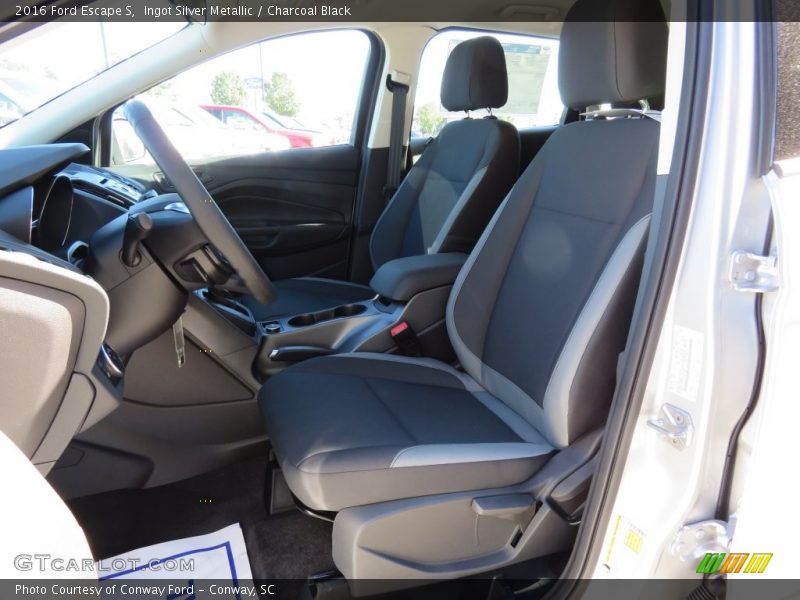 Ingot Silver Metallic / Charcoal Black 2016 Ford Escape S