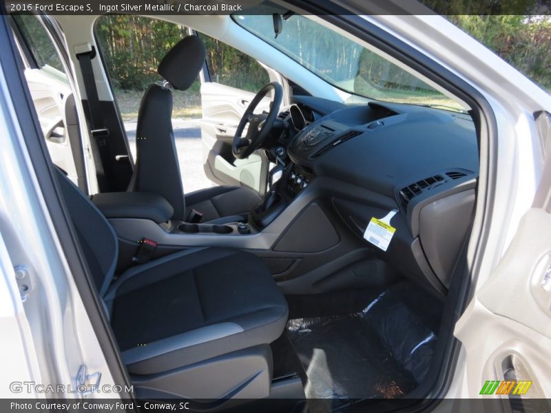 Ingot Silver Metallic / Charcoal Black 2016 Ford Escape S