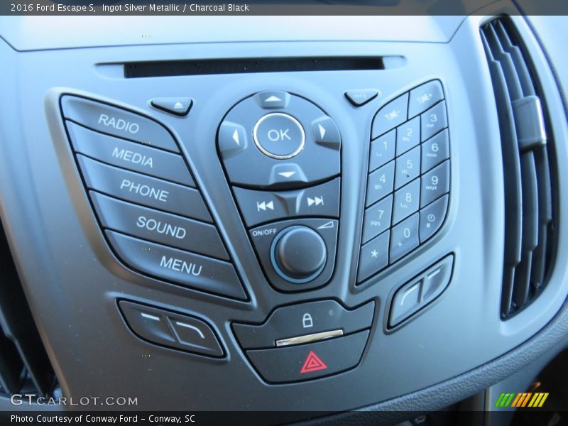 Ingot Silver Metallic / Charcoal Black 2016 Ford Escape S