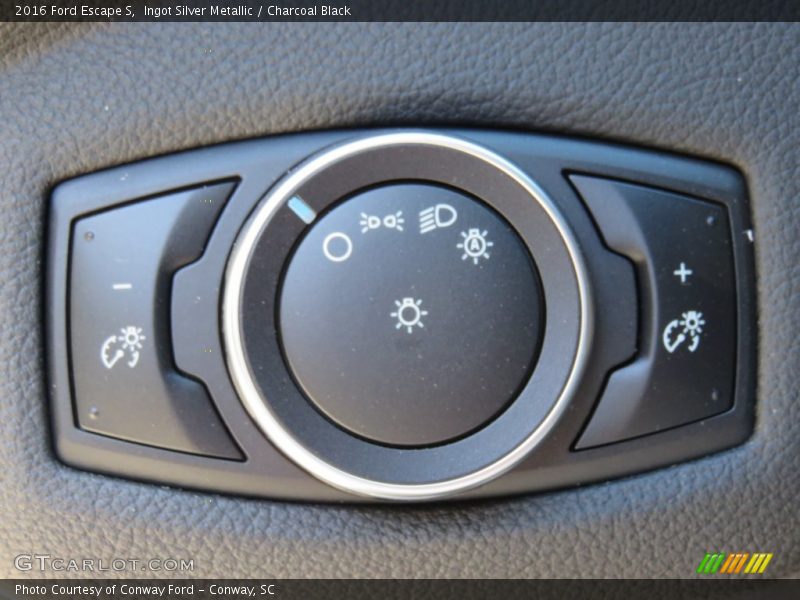 Ingot Silver Metallic / Charcoal Black 2016 Ford Escape S