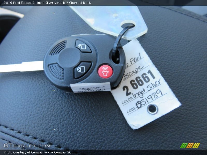 Ingot Silver Metallic / Charcoal Black 2016 Ford Escape S