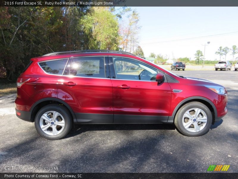 Ruby Red Metallic / Medium Light Stone 2016 Ford Escape SE