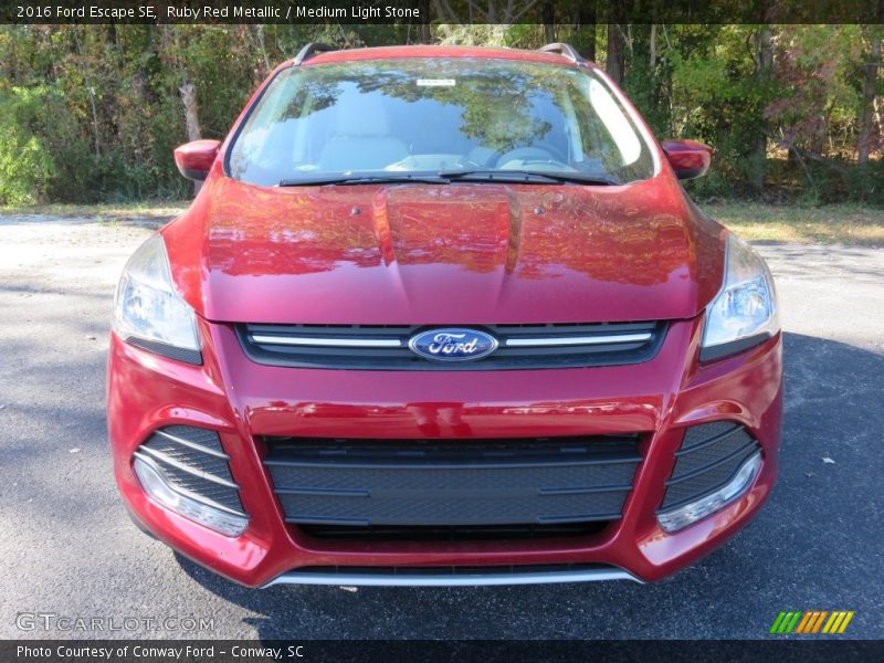 Ruby Red Metallic / Medium Light Stone 2016 Ford Escape SE