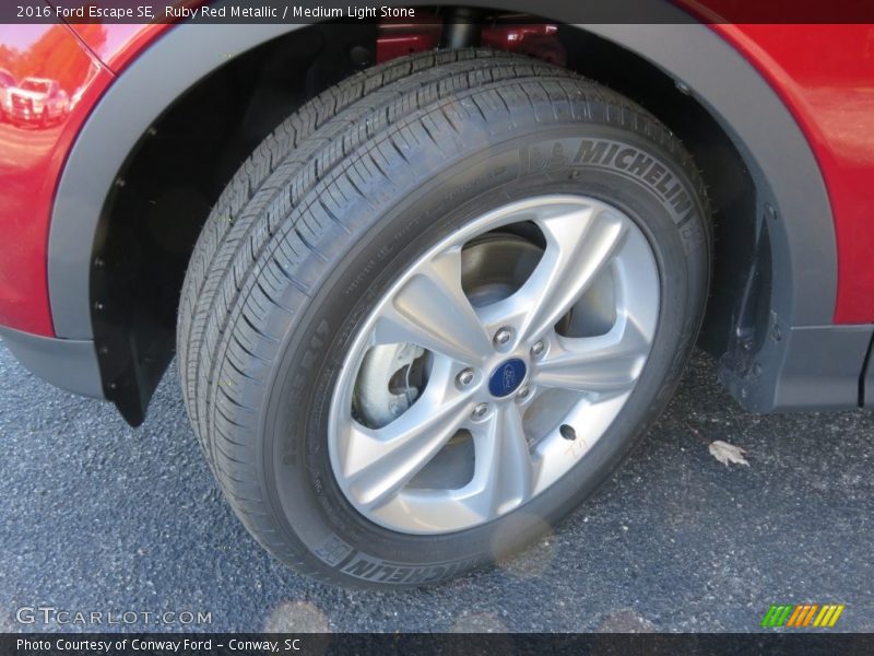 Ruby Red Metallic / Medium Light Stone 2016 Ford Escape SE