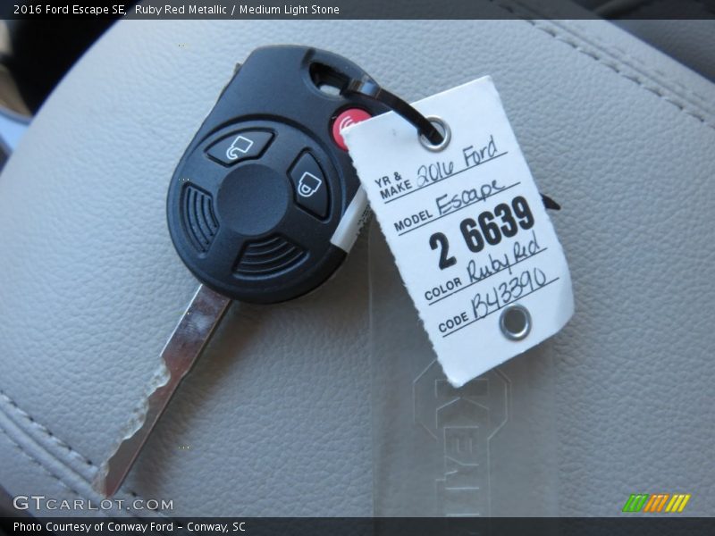 Ruby Red Metallic / Medium Light Stone 2016 Ford Escape SE