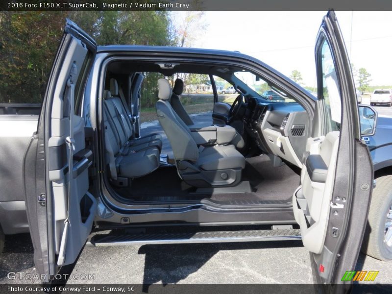 Magnetic / Medium Earth Gray 2016 Ford F150 XLT SuperCab