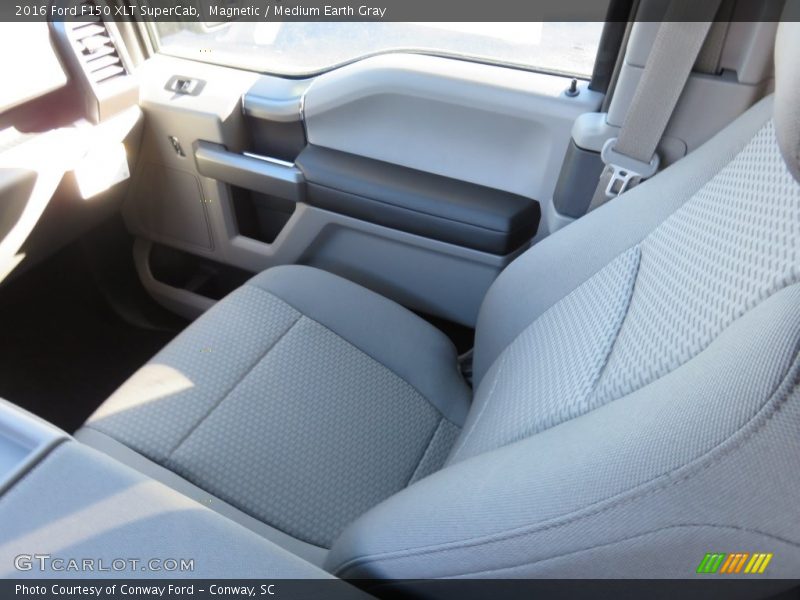 Magnetic / Medium Earth Gray 2016 Ford F150 XLT SuperCab