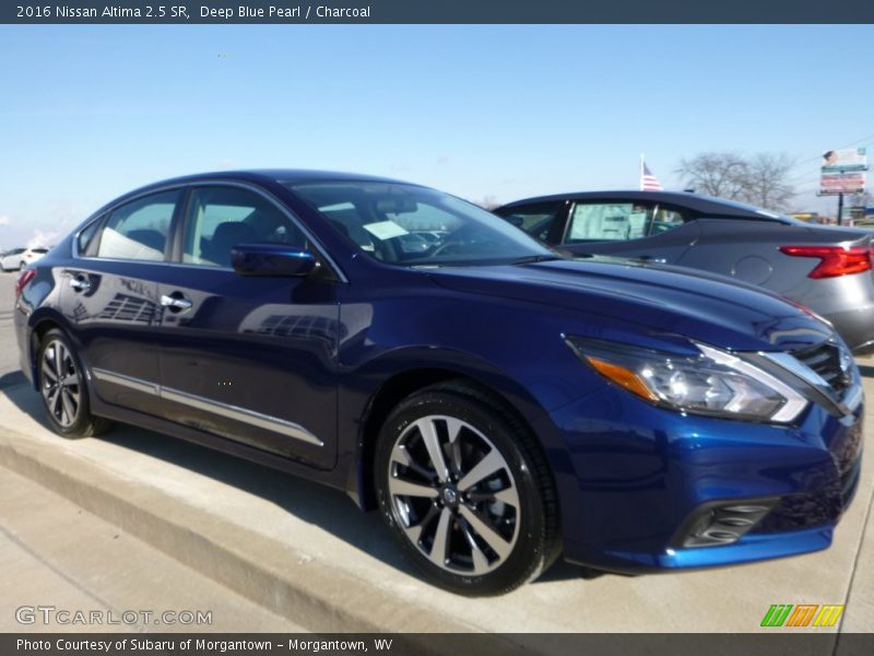 Front 3/4 View of 2016 Altima 2.5 SR