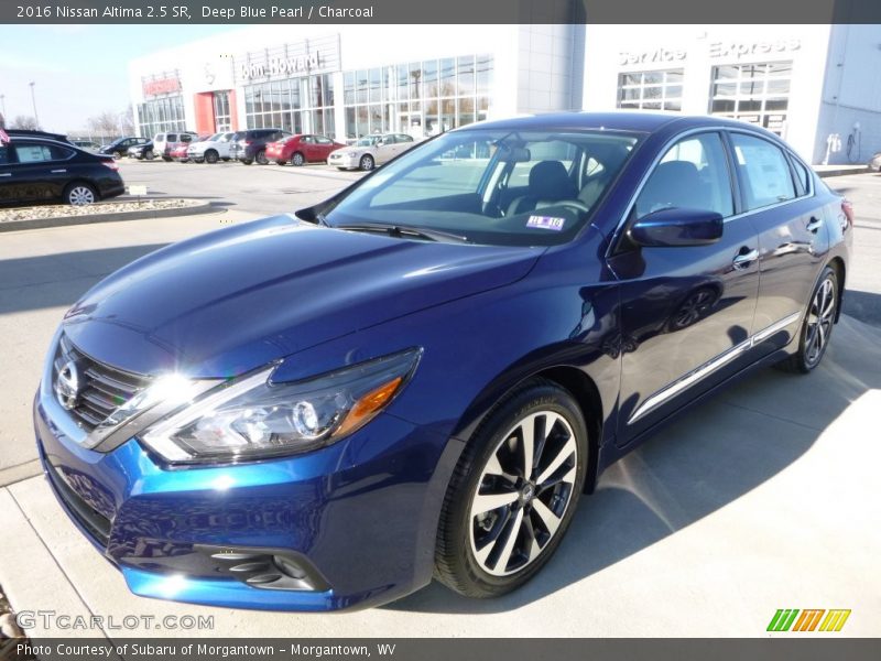 Front 3/4 View of 2016 Altima 2.5 SR